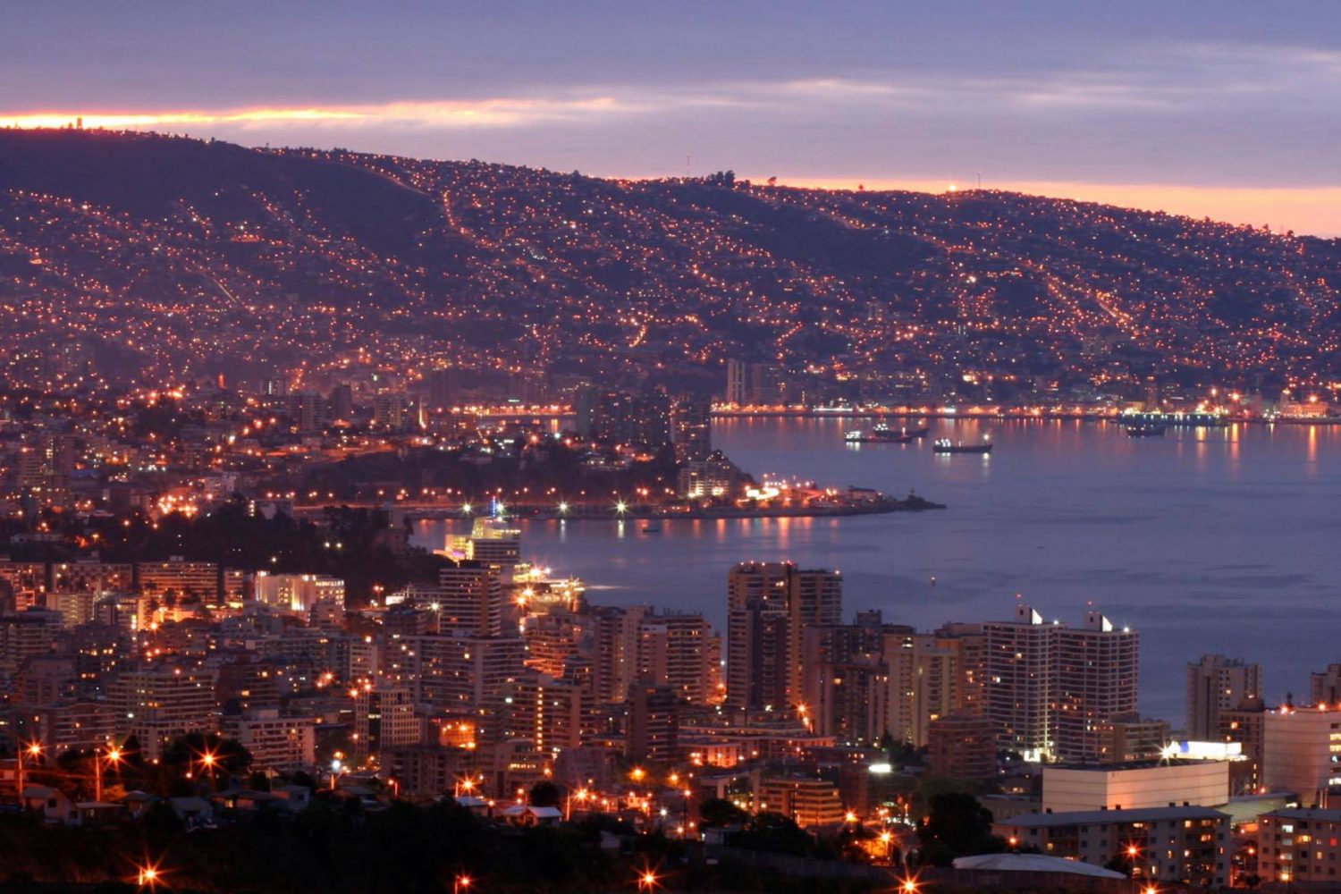 Viña del Mar and Valparaíso by night